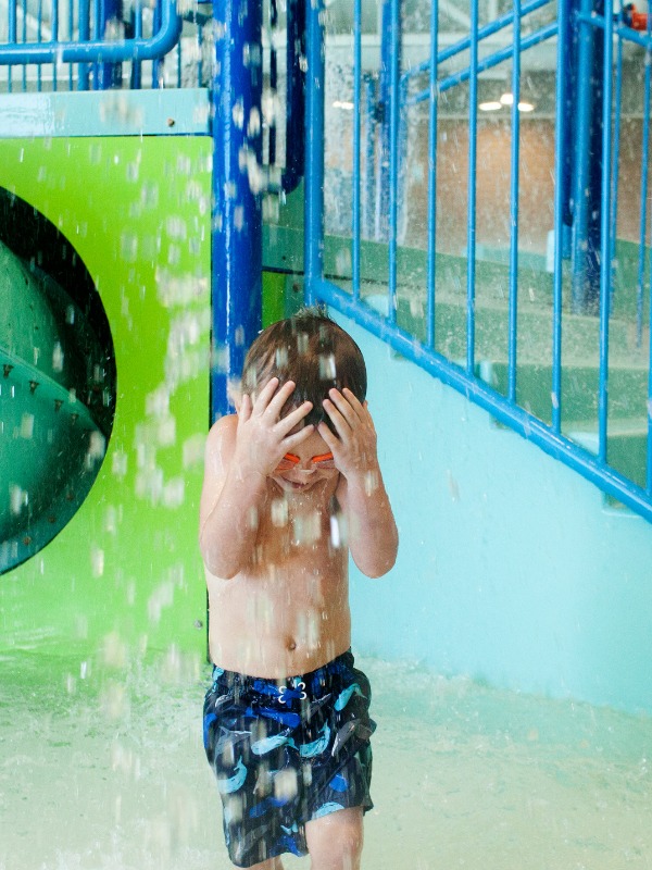 Dziecko w aquaparku