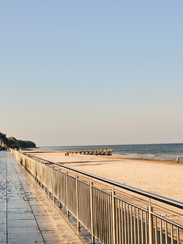 Promenada i plaża w Sarbinowie
